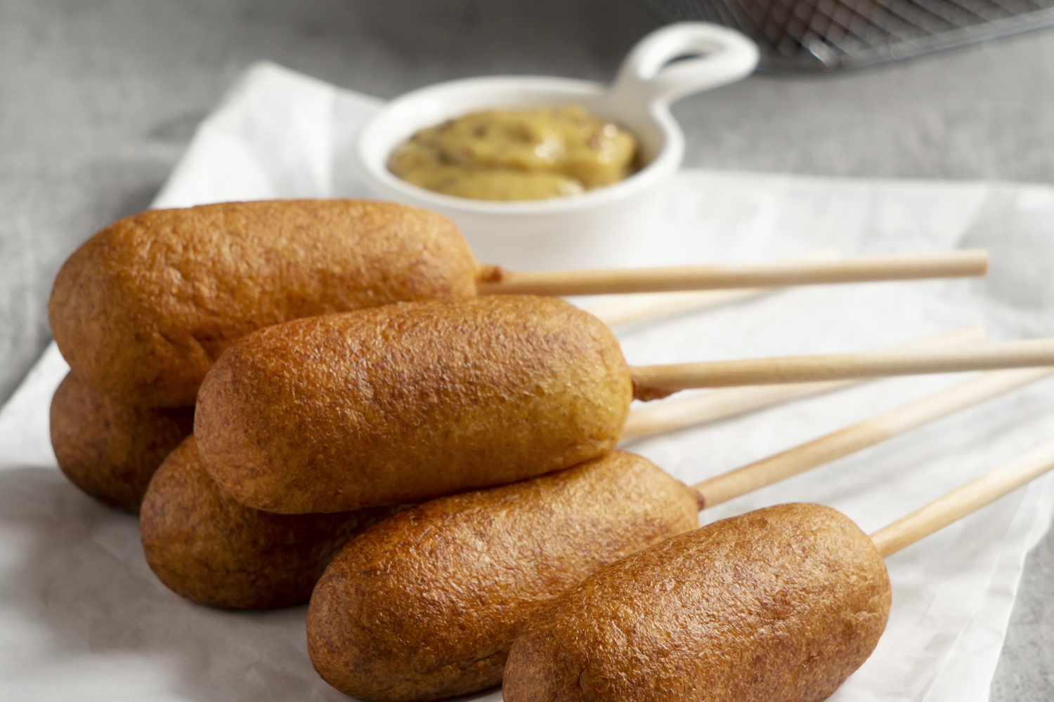 Bezglutenowe corn dogs z gofrownicy